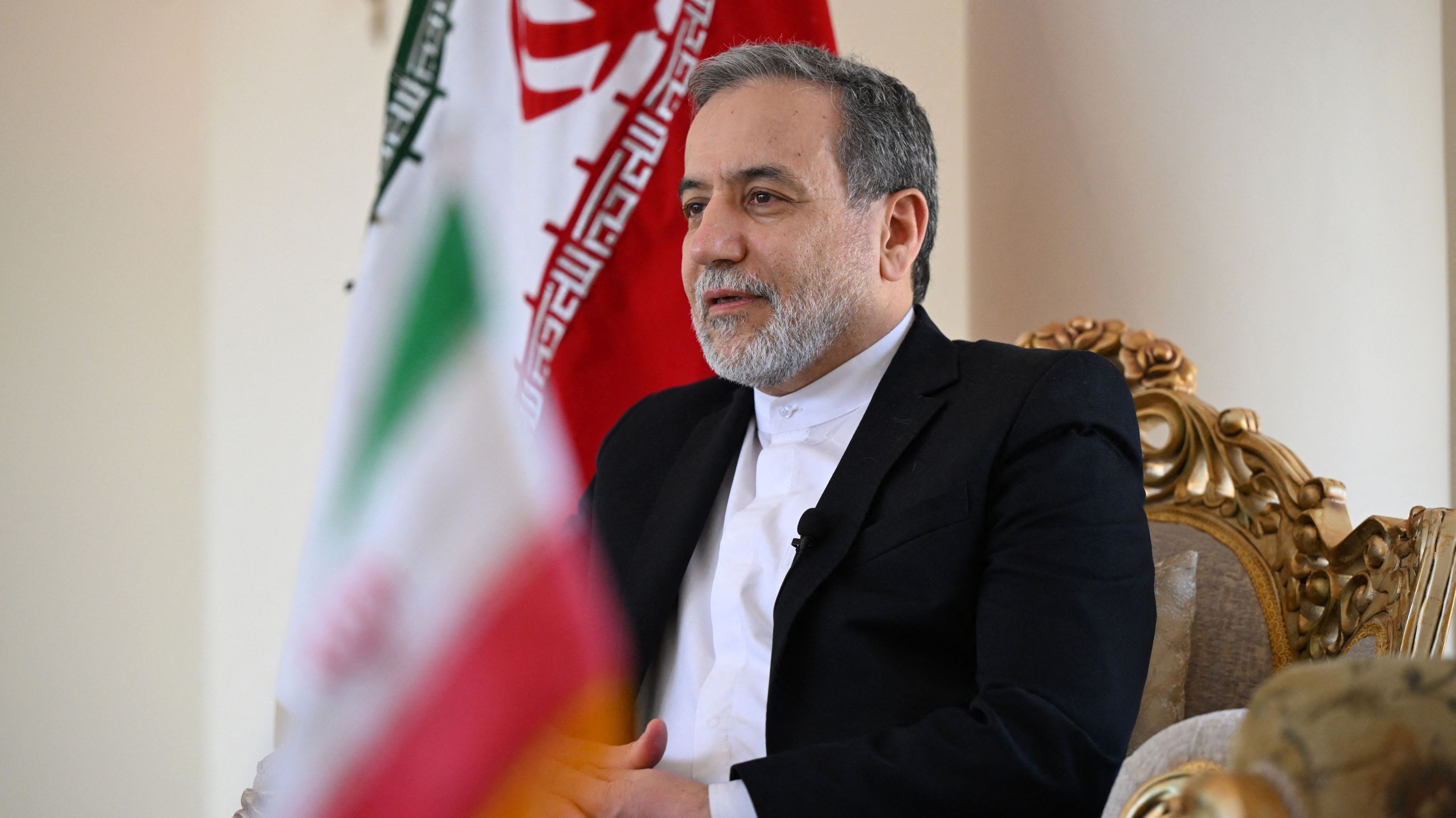 وڵاتێکی عەرەبی نامەکەی ترەمپ ڕادەستی ئێران دەکات