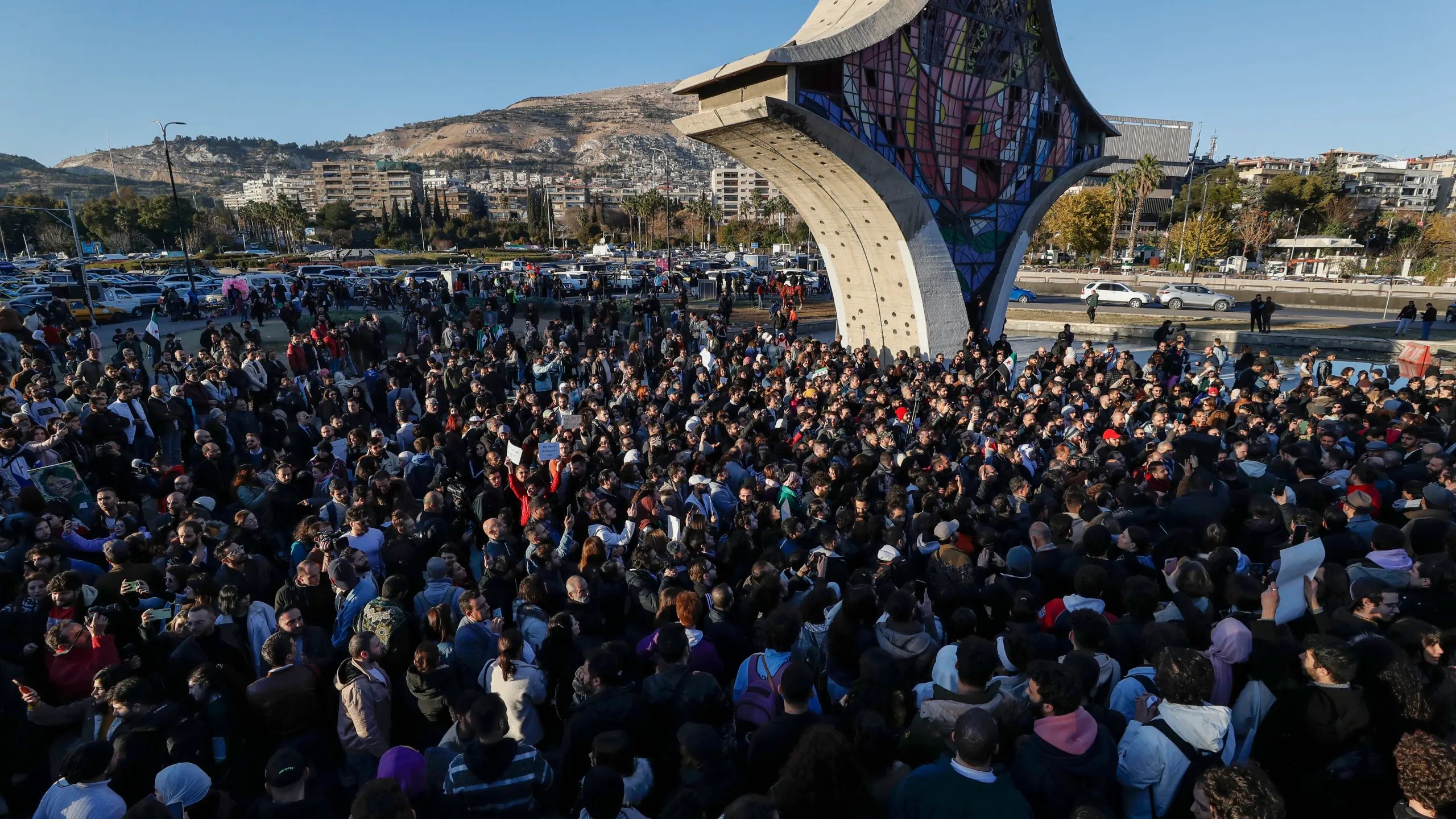 واشنتن هاووڵاتیانی لە گەشتکردن بۆ سووریا ئاگادار دەکاتەوە