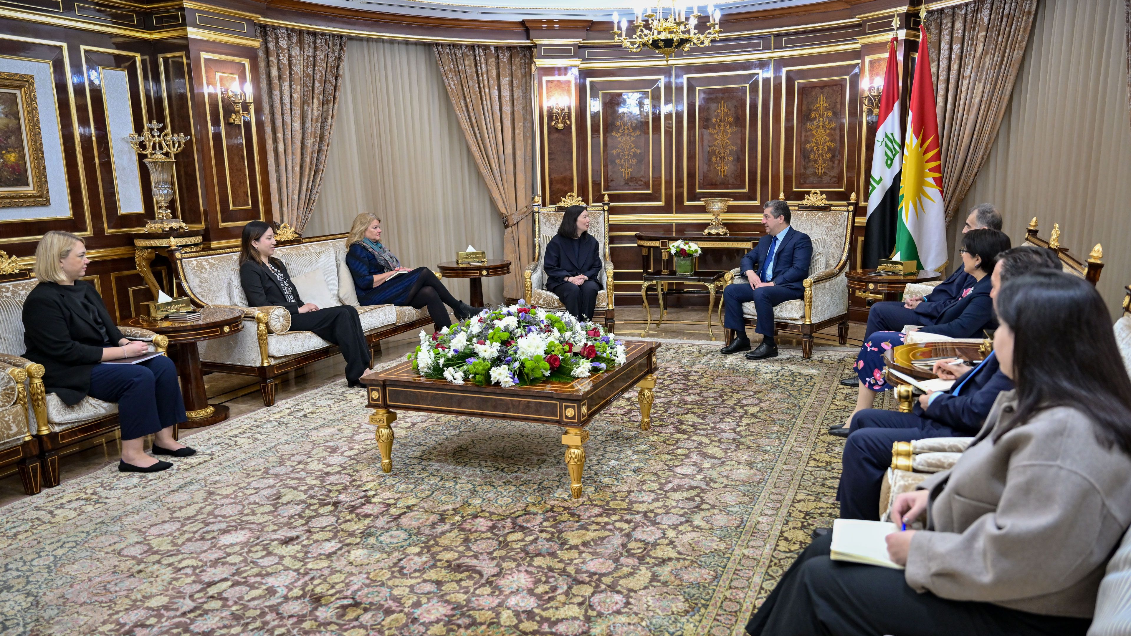 سەرۆکوەزیران بارزانی و شاندێکی ئەمریکی جەخت لە هەناردەکردنەوەی نەوتی کوردستان دەکەنەوە